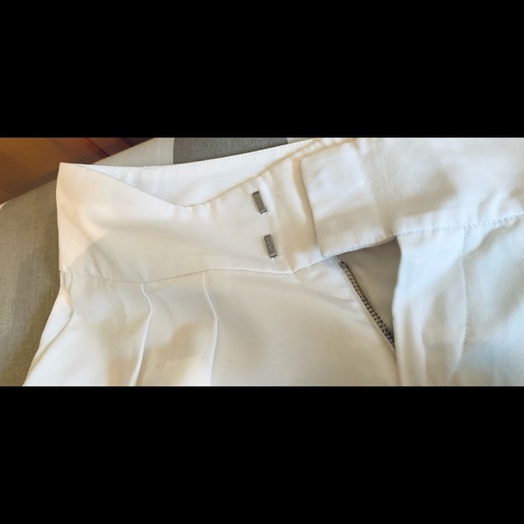 NWT Armani Exchange Dressy Pleated White Shorts - Picture 2 of 5